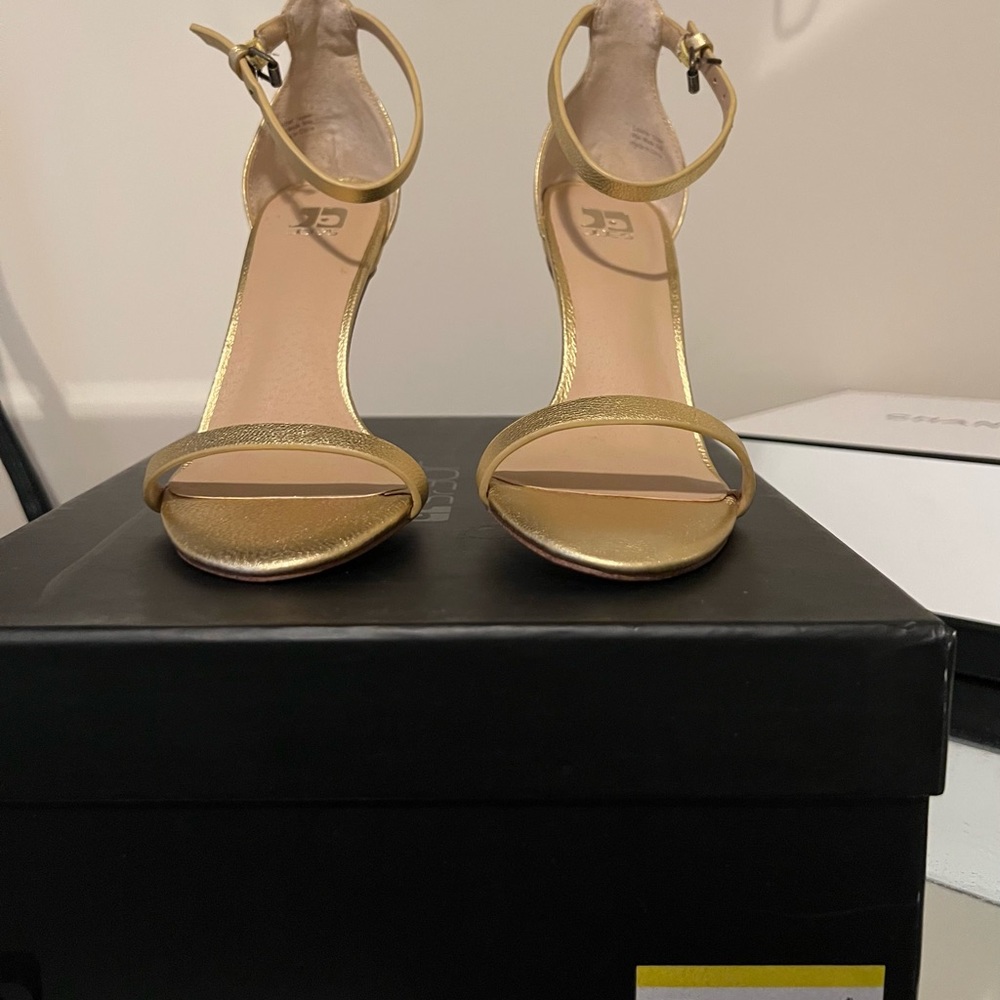 Gold Joe’s Jeans strappy sandal size 5.5